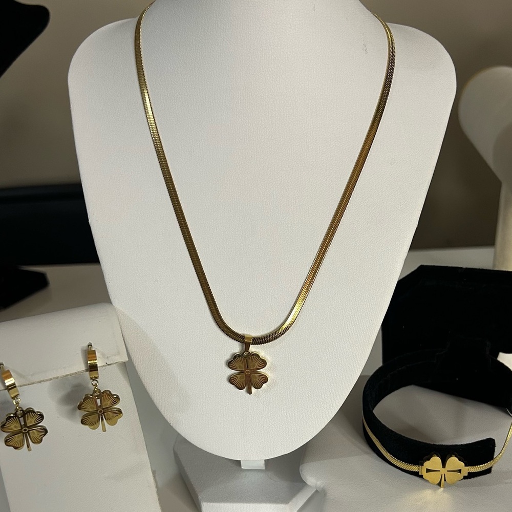 Clover Necklace Set  *Holiday Gift*